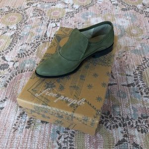•FREE PEOPLE• Olive Brady loafer.